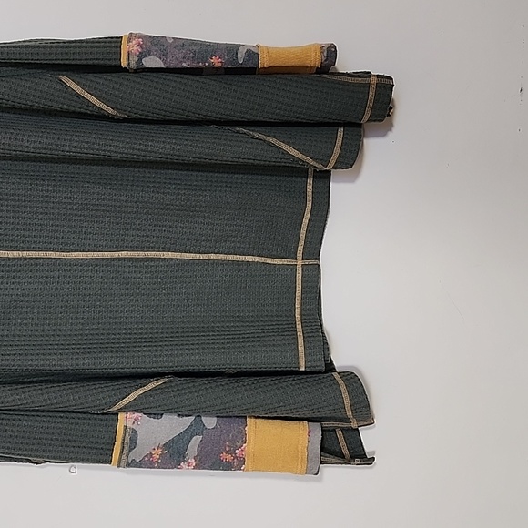 We the Free Waffle Knit Oversize Loving Leopard Cuffs Green Blouse Size XS - Picture 7 of 10